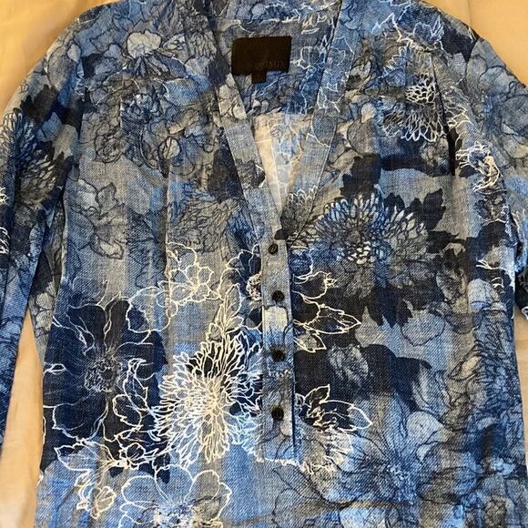 Intermix NWOT Long sleeve, V Neck Romper in Blue Floral. Size P (2-4). - Picture 2 of 8
